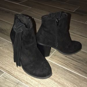 Maurice’s brand black fringe booties size 6M